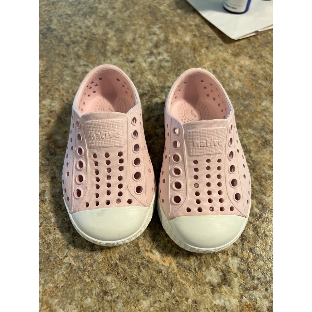 Native Shoes Jefferson Child Sz 4 Milk Pink/Shell White,